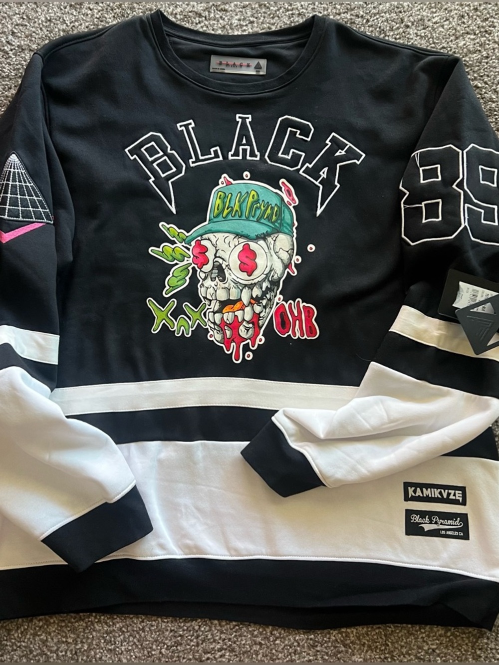 NWT Black Pyramid men’s skull crew neck / fleece long sleeve